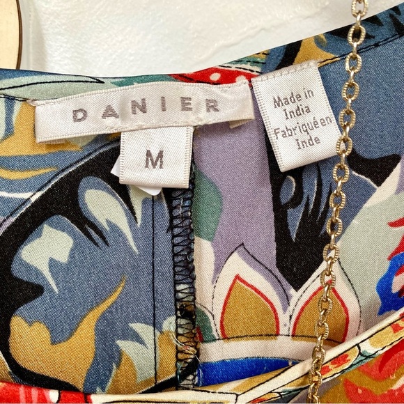 Beautiful boho blouse w paisley floral vibe resort vacay feel. - Picture 3 of 13